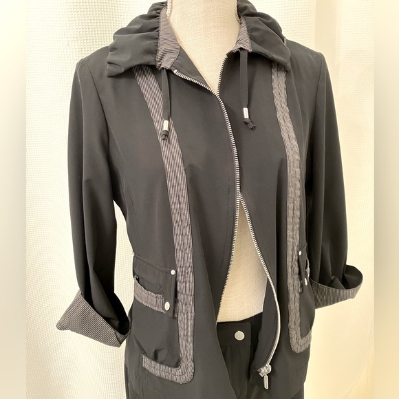 Chico’s Black ruffled collared jacket and capri pants set, size 0 (reg size S/4) - Picture 13 of 14